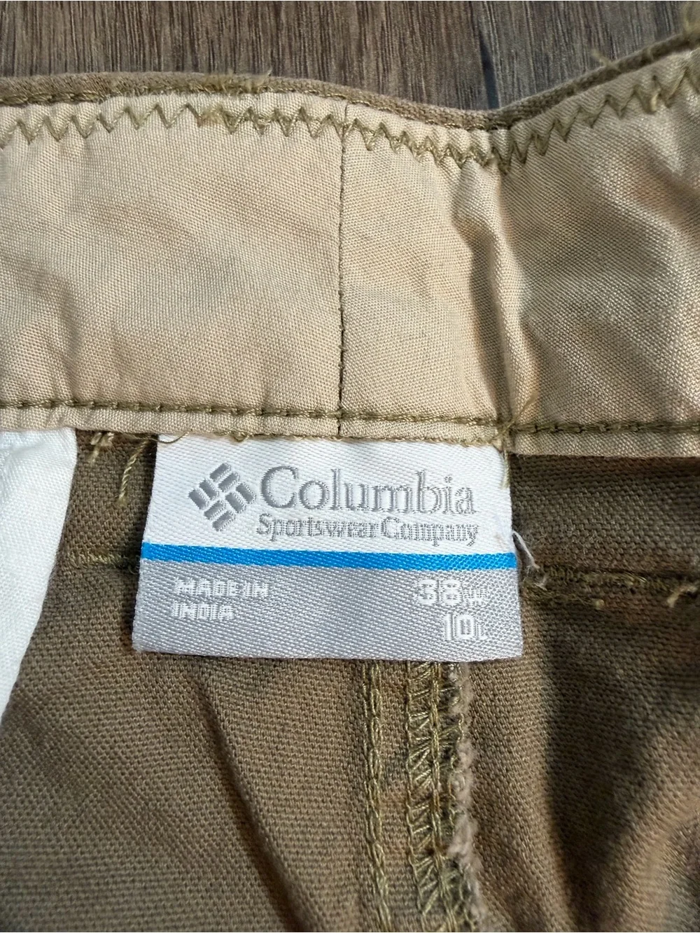 Men's Columbia Omni-Shield shorts, zipper closure